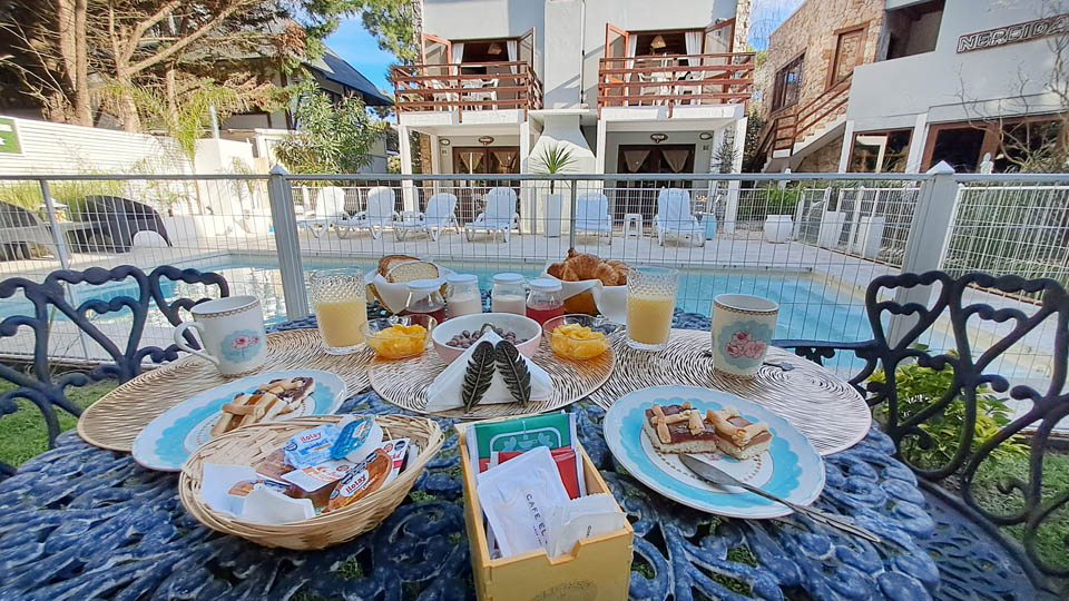 Apart Nereidas :: Mar de las Pampas Apart Nereidas en Mar de las Pampas, con piscina y cerca de todo (Playa, Centro Comercial, Paseos, etc.)